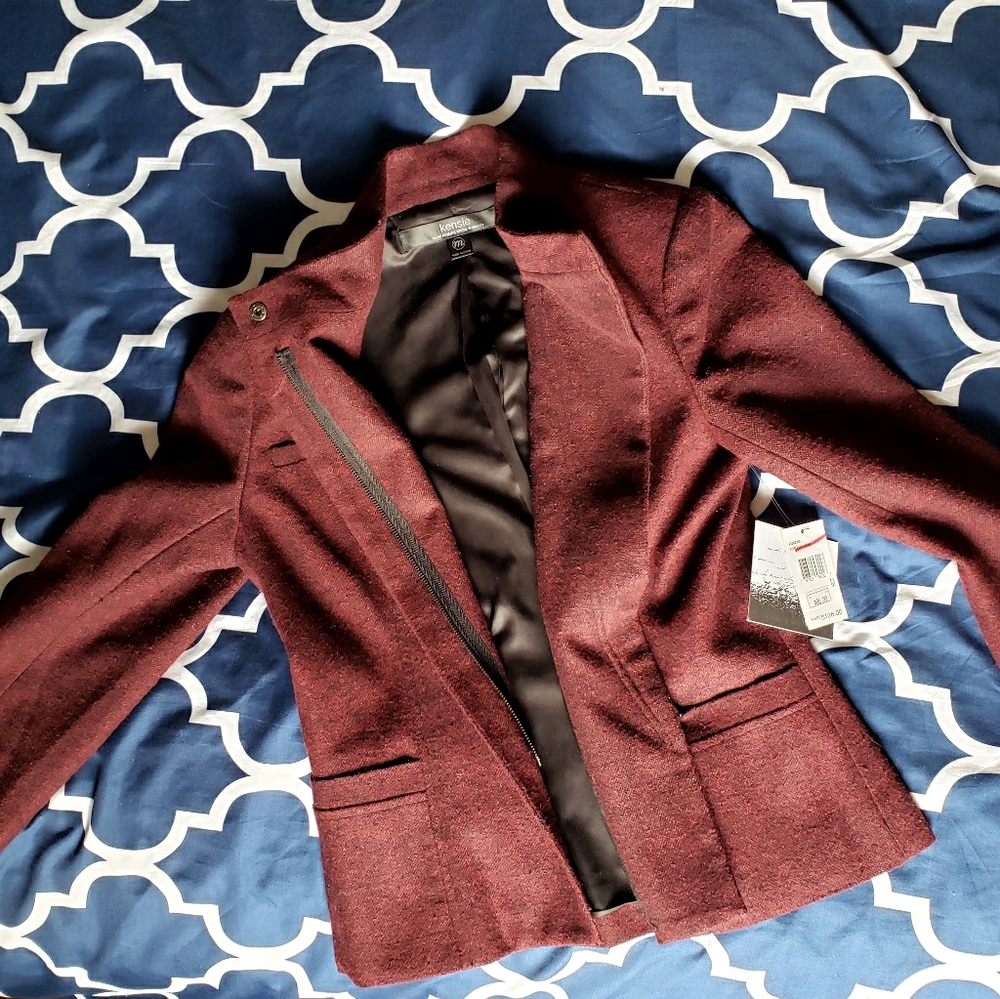 Kensie fitted cropped zipper jacket. 3/4 sleeve.